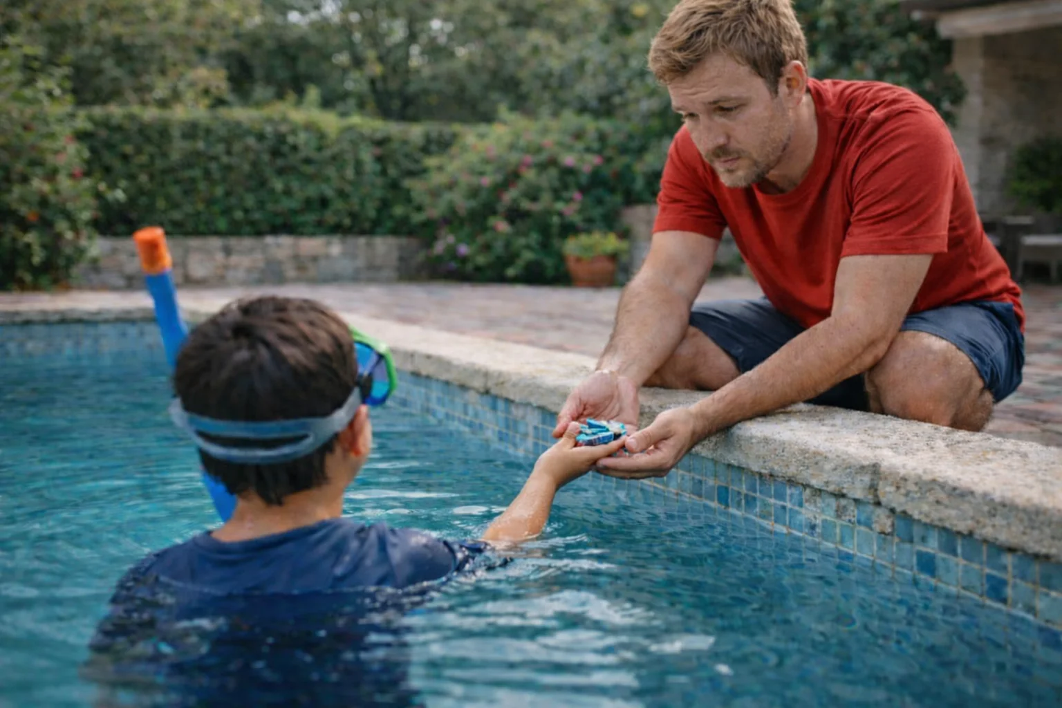 Visita técnica piscina para detectar deterioro en el gresite y evaluar el estado del revestimiento | solicita tu visita técnica piscina gratuita | senapool | liner piscina madrid